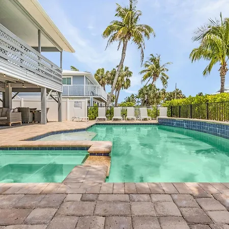 Shells N Sunshine! Getaway Destination Just Minutes From The White Sandy Beaches Of Fort Myers! Home